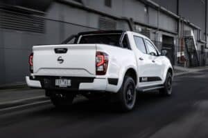 nissan-navara-discloses-its-dark-side-with-the-bla (7)