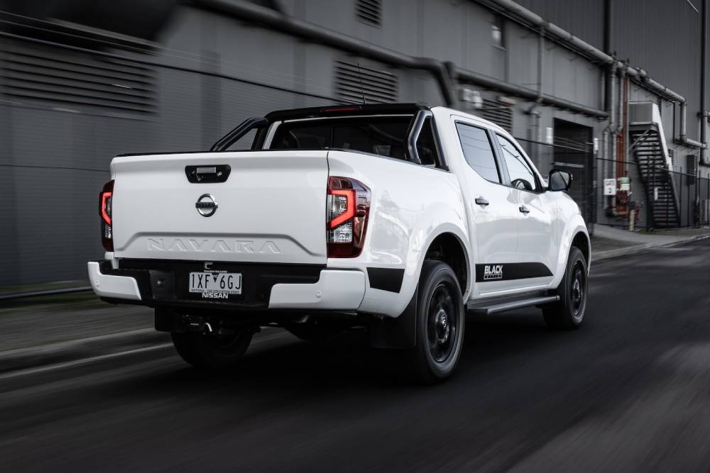 https://autogreeknews.gr/wp-content/uploads/2024/08/nissan-navara-discloses-its-dark-side-with-the-bla-7.jpg