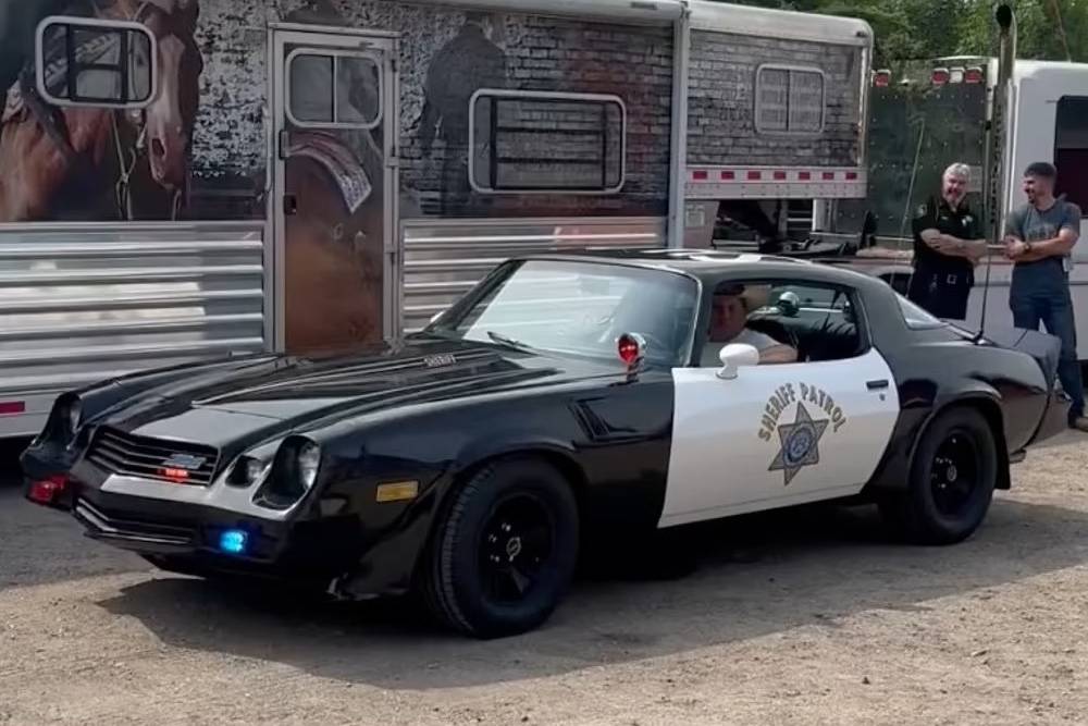 https://autogreeknews.gr/wp-content/uploads/2024/08/old-camaro-patrol-car.jpg