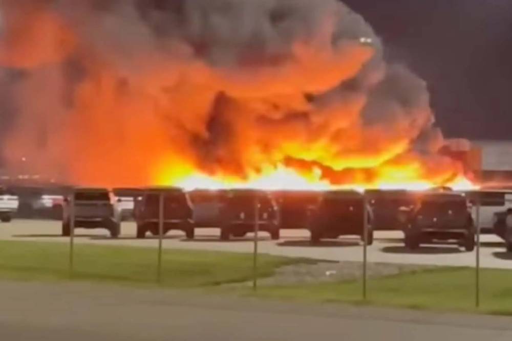 Φωτιά σε εργοστάσιο εταιρίας με ηλεκτρικά (+video)