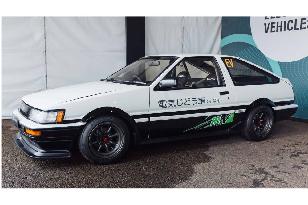 https://autogreeknews.gr/wp-content/uploads/2024/08/toyota-corolla-levin-ae86-bev-in-der-sitzprobe.jpg