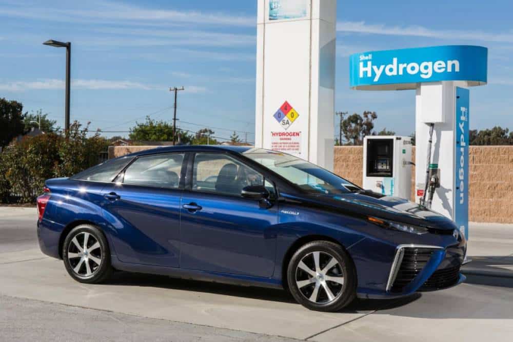 https://autogreeknews.gr/wp-content/uploads/2024/08/toyota-mirai-bomb-02.jpg