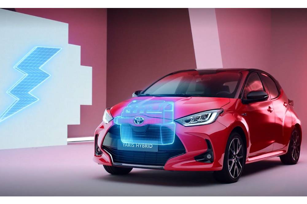 Η Toyota ρίχνει το βάρος στα υβριδικά