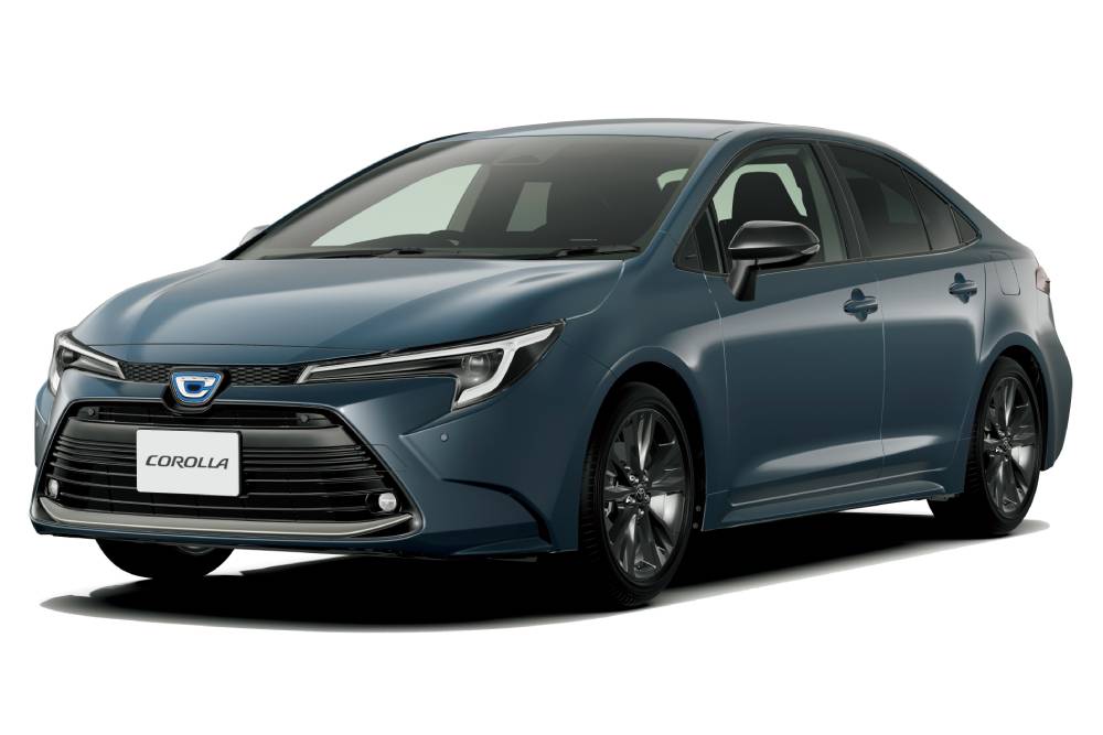 https://autogreeknews.gr/wp-content/uploads/2024/08/toyota_corolla_hybrid_w_b_22.jpg