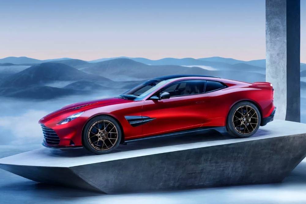 https://autogreeknews.gr/wp-content/uploads/2024/09/2025-Aston-Martin-Vanquish-902-1.jpg