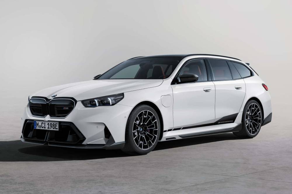 https://autogreeknews.gr/wp-content/uploads/2024/09/2025-bmw-m5-touring-with-m-performance-parts-4.jpg