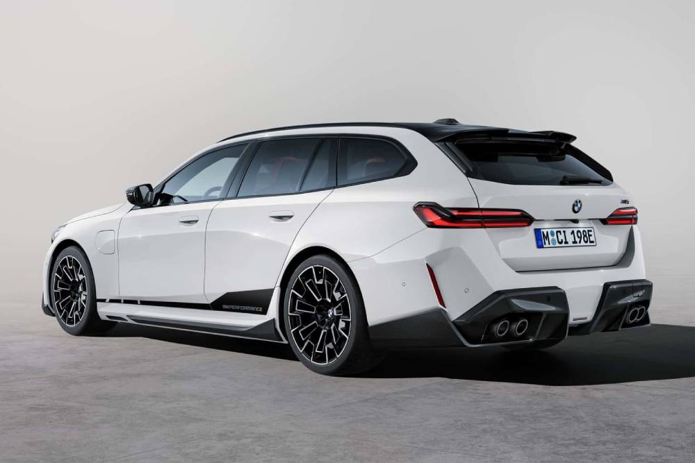 https://autogreeknews.gr/wp-content/uploads/2024/09/2025-bmw-m5-touring-with-m-performance-parts-6.jpg