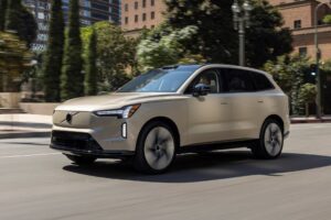 332050_New_Volvo_EX90_on_the_road