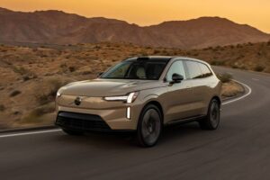 332051_New_Volvo_EX90_on_the_road