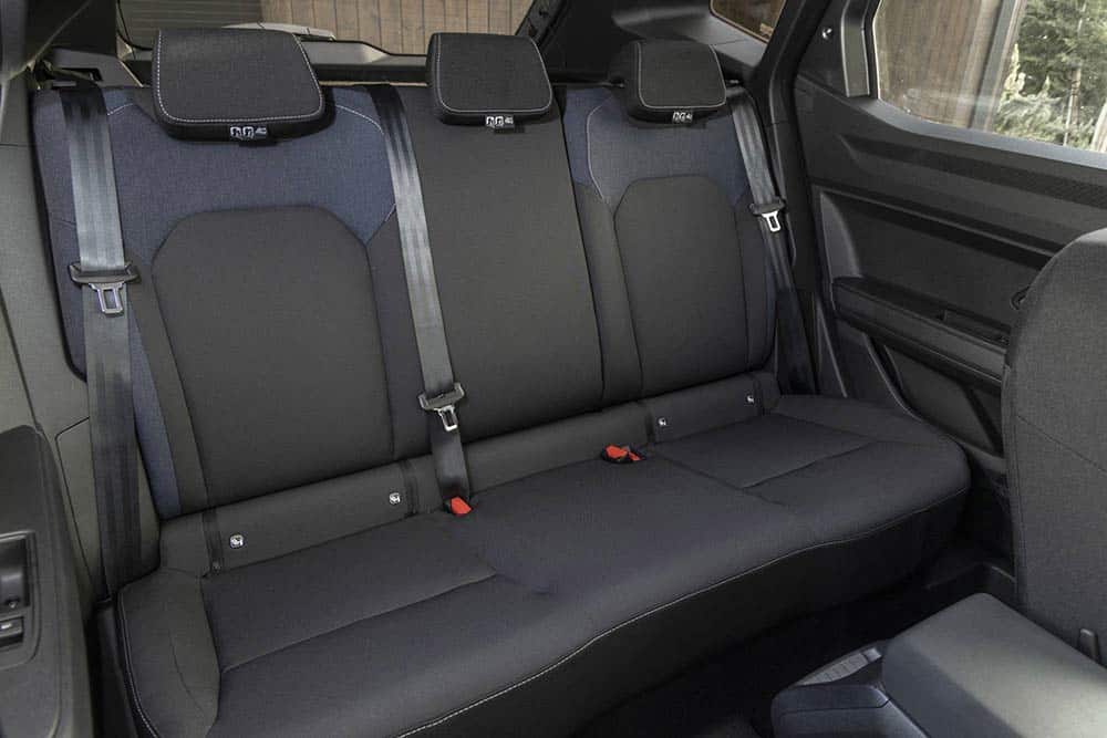 https://autogreeknews.gr/wp-content/uploads/2024/09/All-New-Dacia-Duster-rear-seat-1.jpg