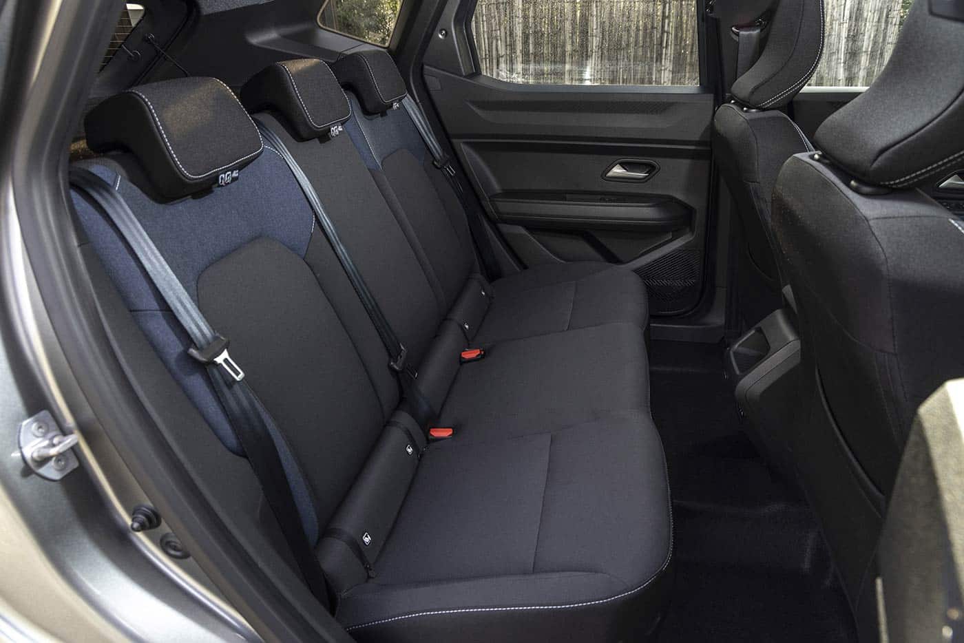https://autogreeknews.gr/wp-content/uploads/2024/09/All-New-Dacia-Duster-rear-seat.jpg