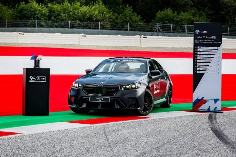 https://autogreeknews.gr/wp-content/uploads/2024/09/BMW-M5-MotoGP-45-scaled-1.jpg