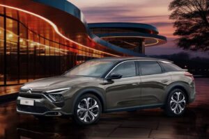 Citroen-C5-X-Auditorium-Edition-Japan-1-2048×914