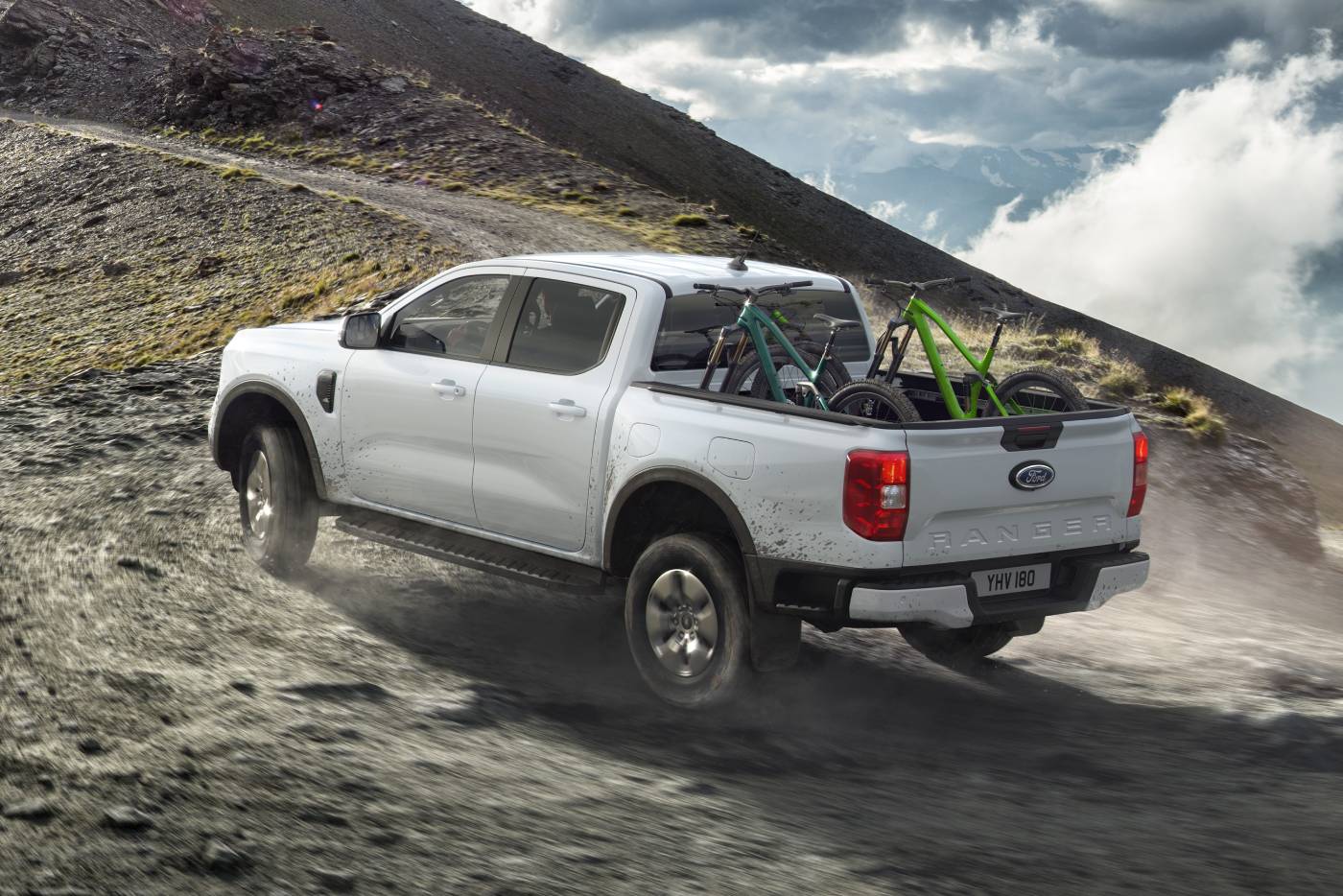 https://autogreeknews.gr/wp-content/uploads/2024/09/FORD_2024_RANGER_PHEV_01-1.jpg