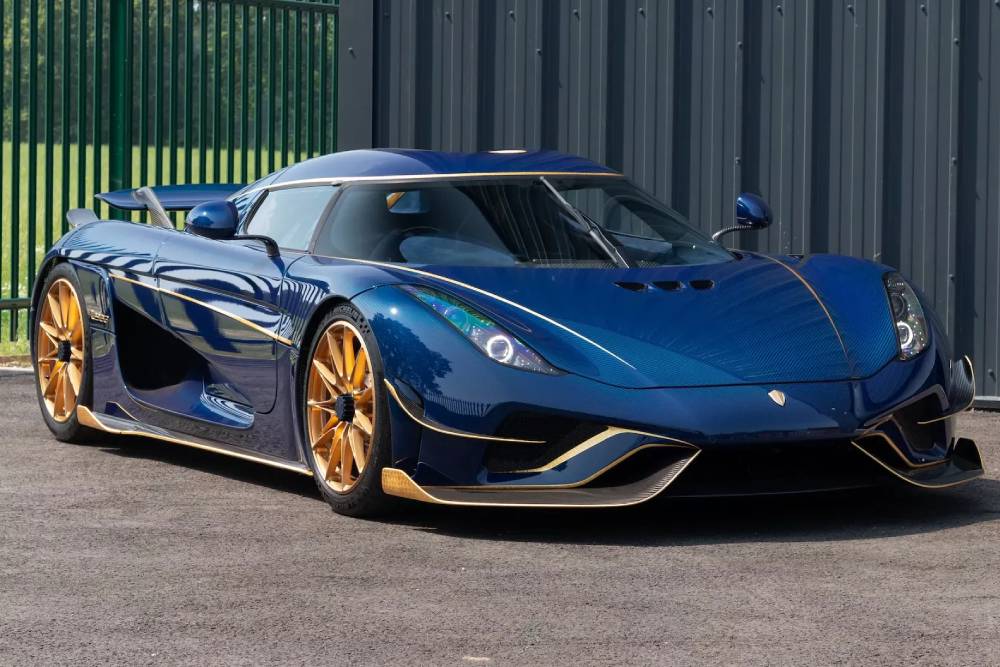 Koenigsegg Regera λάμπει και είναι χρυσός