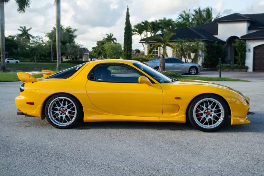 https://autogreeknews.gr/wp-content/uploads/2024/09/Mazda-RX-7-3.jpg