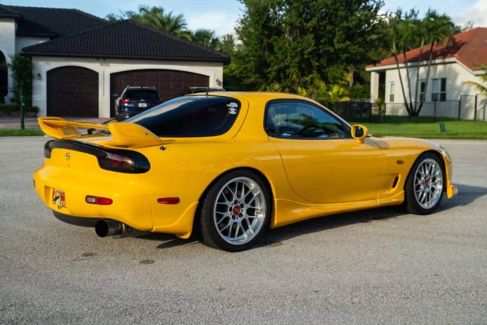 https://autogreeknews.gr/wp-content/uploads/2024/09/Mazda-RX-7-4.jpg