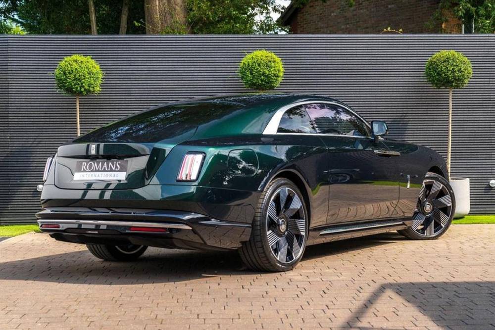 https://autogreeknews.gr/wp-content/uploads/2024/09/Rolls-Royce_Spectre_2024_depreciation-14.jpg