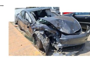 Πόσο κάνει ένα Tesla Model 3 σμπαράλια;