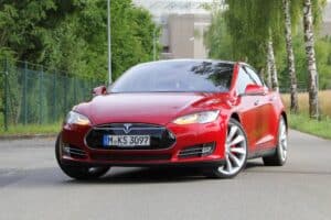 Tesla_Model_S_P85_P85_D_poradna_sada_01