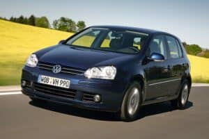 Volkswagen-Golf-2004-wallpaper