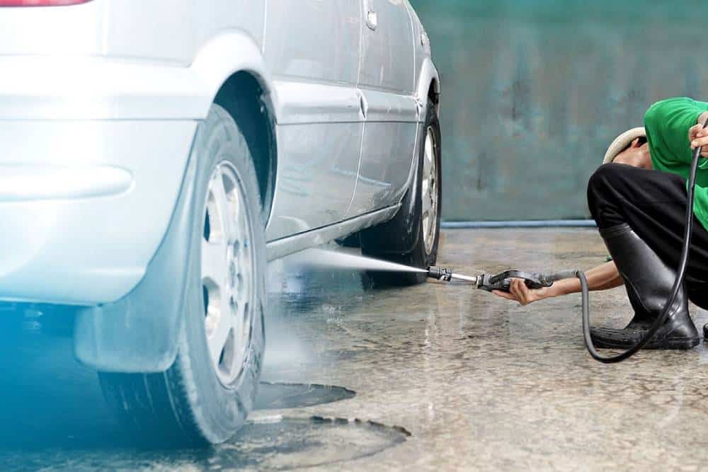 https://autogreeknews.gr/wp-content/uploads/2024/09/car-wash-underbody.jpg