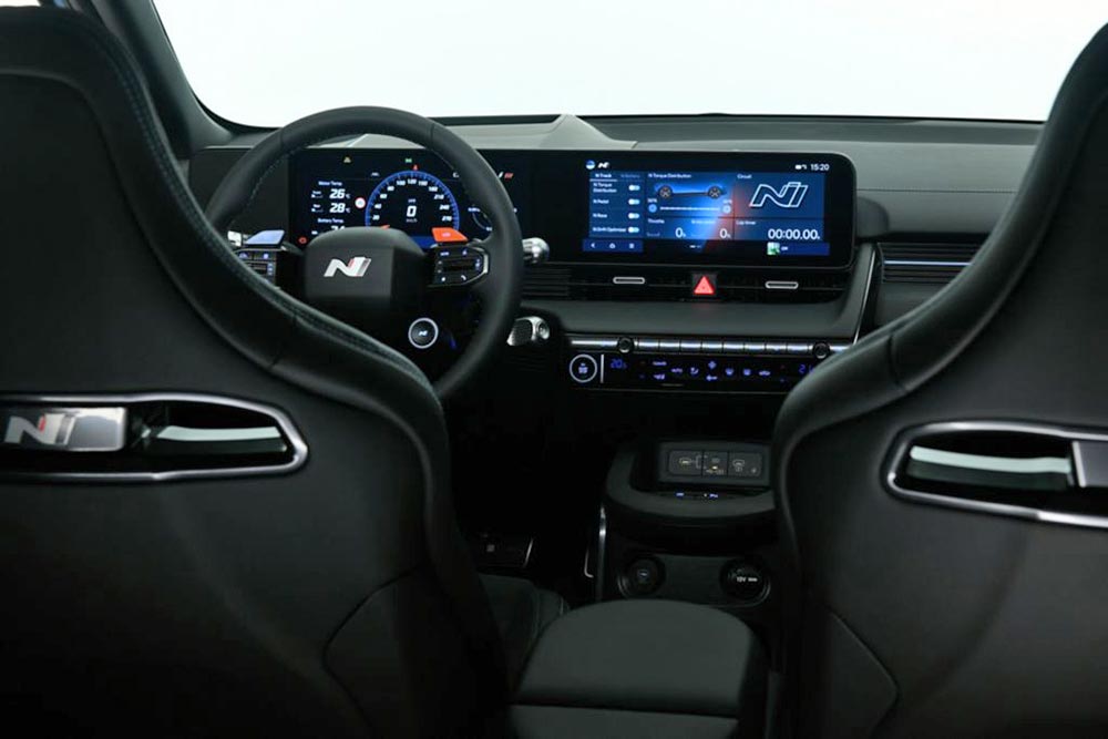 https://autogreeknews.gr/wp-content/uploads/2024/09/hyundai-ioniq-5-n-interior-14.jpg