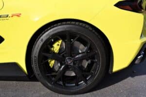 should-you-fit-two-new-tires-to-the-front-axle-or-