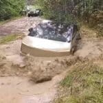 tesla-cybertruck-shows-some-real-off-roading-skill (1)