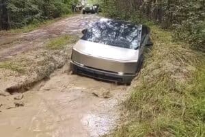 tesla-cybertruck-shows-some-real-off-roading-skill (2)