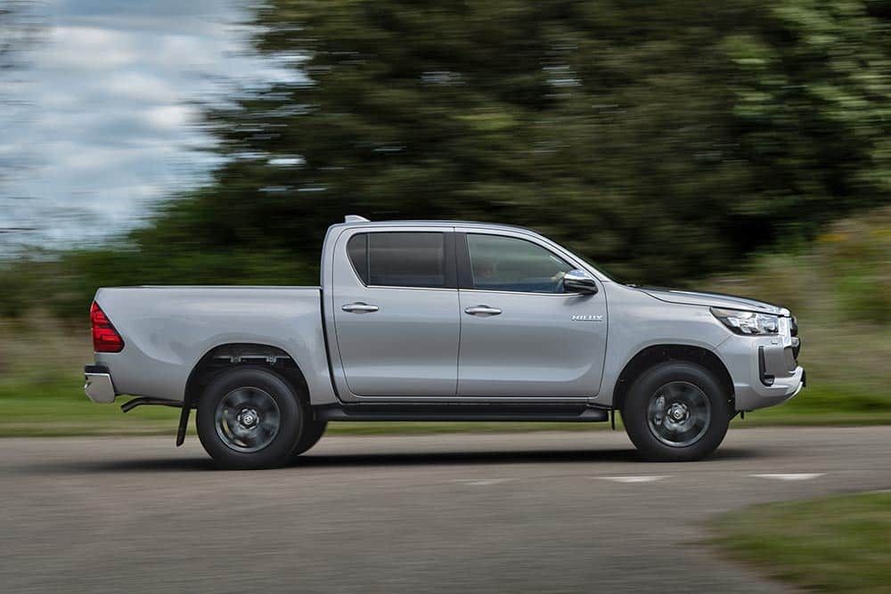 https://autogreeknews.gr/wp-content/uploads/2024/09/toyota-hilux-48v-hybrid-3.jpg