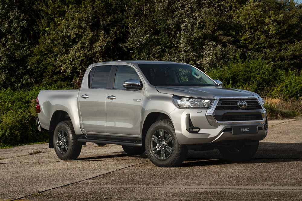 https://autogreeknews.gr/wp-content/uploads/2024/09/toyota-hilux-48v-hybrid-static-002.jpg