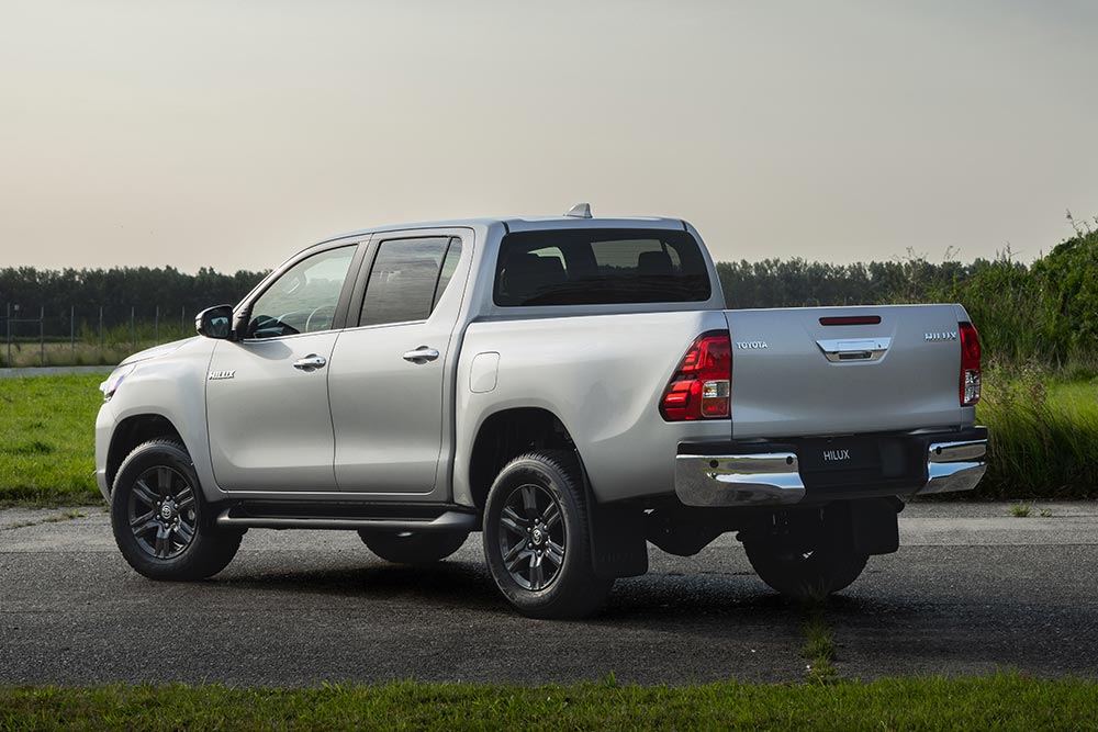 https://autogreeknews.gr/wp-content/uploads/2024/09/toyota-hilux-48v-hybrid-static-005.jpg