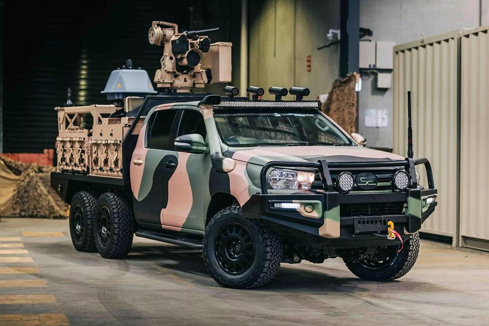 https://autogreeknews.gr/wp-content/uploads/2024/09/toyota-hilux-military.jpg