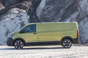 volkswagen-launches-caravelle-and-transporter-at-i (2)