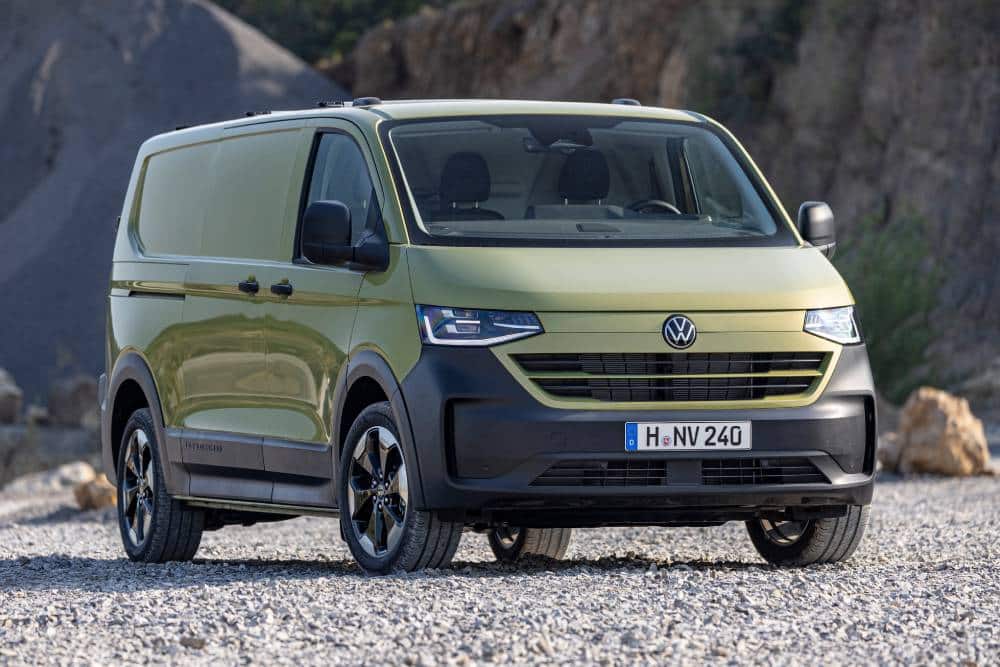 https://autogreeknews.gr/wp-content/uploads/2024/09/volkswagen-launches-caravelle-and-transporter-at-i-3.jpg