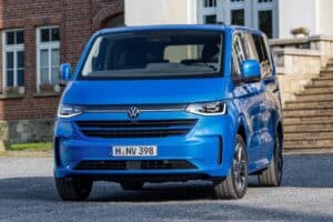 volkswagen-launches-caravelle-and-transporter-at-i (4)
