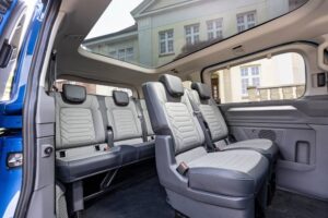 volkswagen-launches-caravelle-and-transporter-at-i (8)