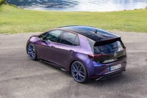 volkswagen-reveals-one-off-id3-gtx-fireice-at-id-m (3)