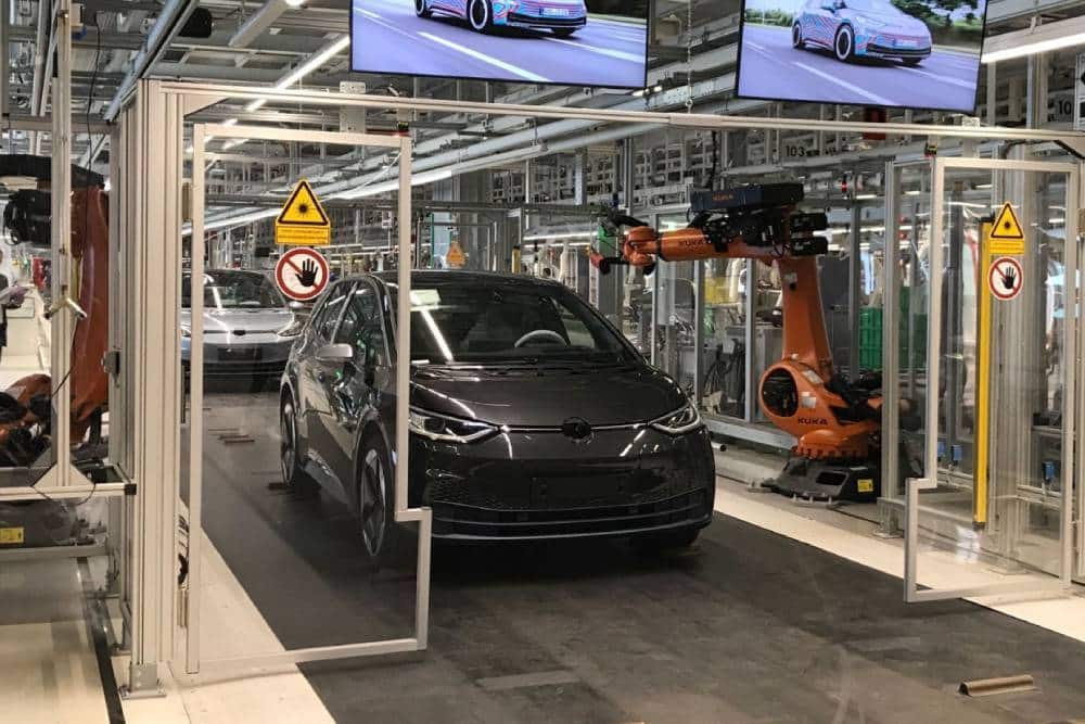 https://autogreeknews.gr/wp-content/uploads/2024/09/vw-id3-assembly-line.jpg