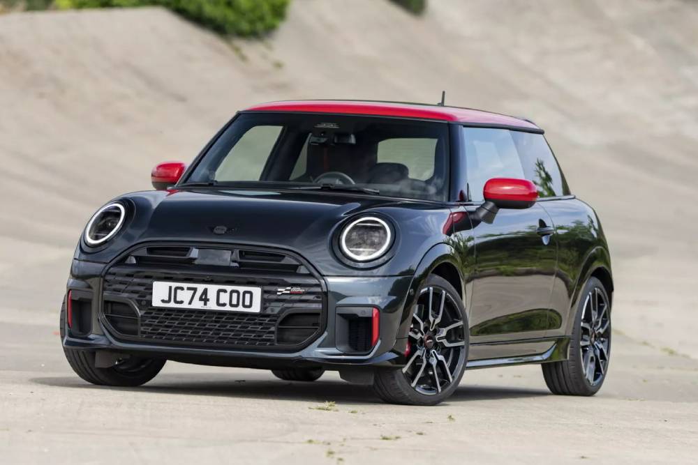 https://autogreeknews.gr/wp-content/uploads/2024/10/2025-MINI-John-Cooper-Works-1-2048x1366-1.jpg
