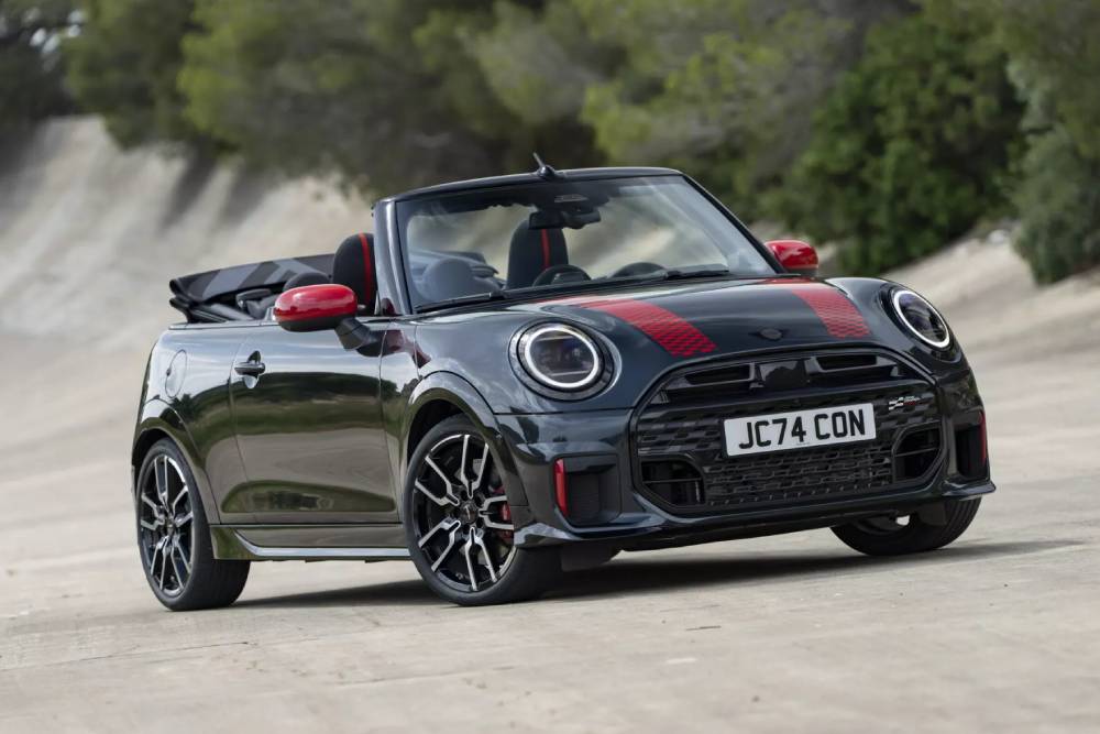 https://autogreeknews.gr/wp-content/uploads/2024/10/2025-MINI-John-Cooper-Works-Convertible-2-2048x136-1.jpg