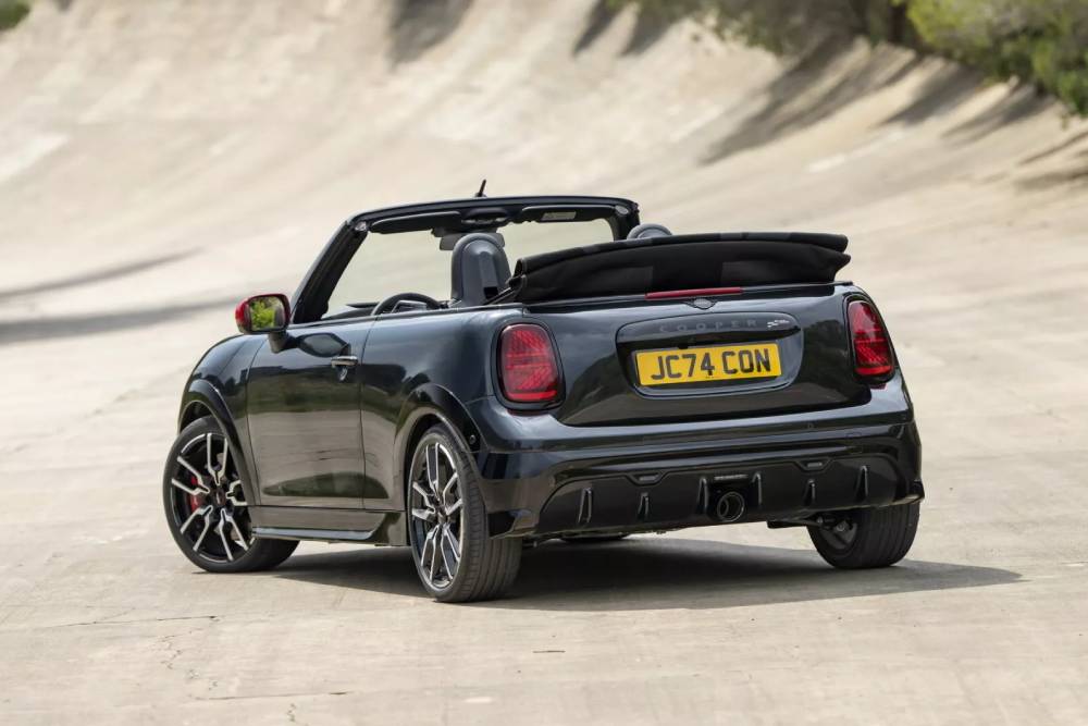 https://autogreeknews.gr/wp-content/uploads/2024/10/2025-MINI-John-Cooper-Works-Convertible-5-2048x136-1.jpg