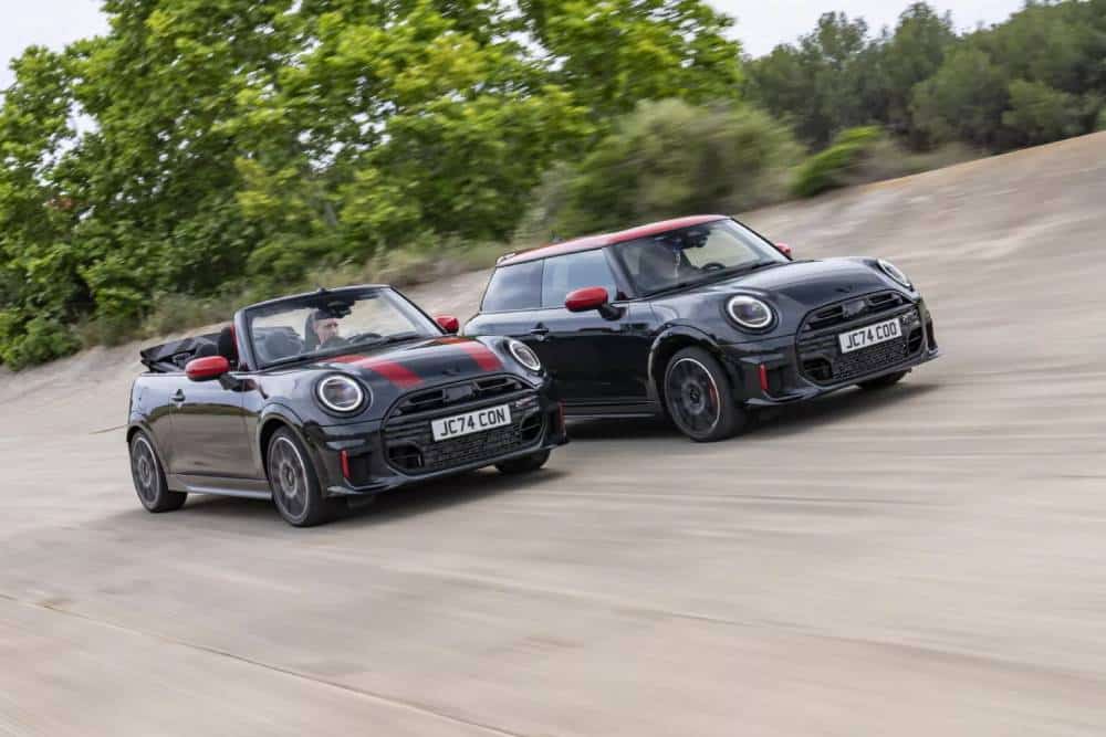 https://autogreeknews.gr/wp-content/uploads/2024/10/2025-MINI-John-Cooper-Works-Family-1-2048x1366-1.jpg