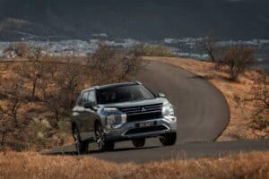 2025-Mitsubishi-Outlander-PHEV-10