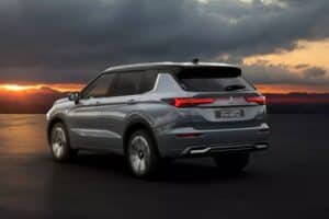 2025-Mitsubishi-Outlander-PHEV-14