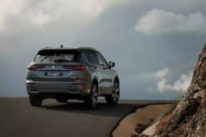2025-Mitsubishi-Outlander-PHEV-17