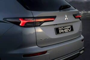 2025-Mitsubishi-Outlander-PHEV-30
