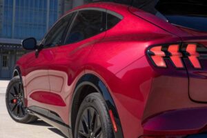 2025-Mustang-Mach-E-rear-3-4-tail-light_oiwhzl