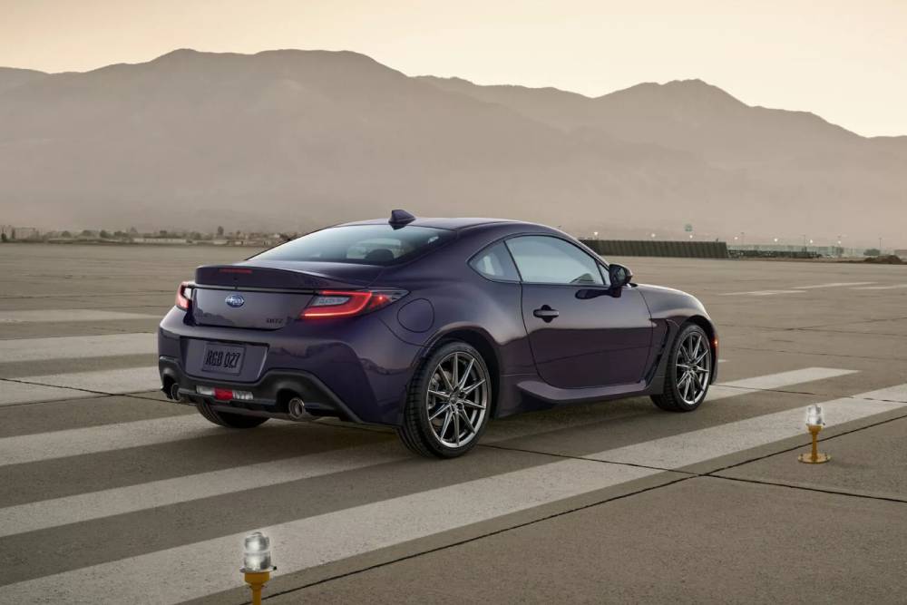 https://autogreeknews.gr/wp-content/uploads/2024/10/2025-Subaru-BRZ-ts-Purple-Edition-5-2048x1911-1.jpg